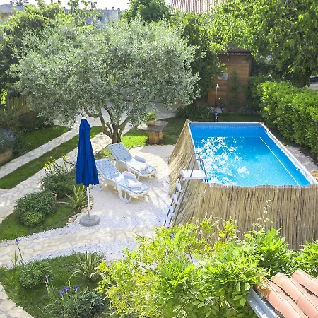 Lovely Holiday In Liznjan With Swimming Pool Holiday home Sisan