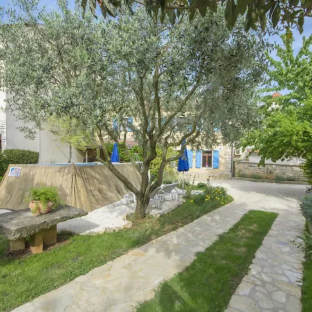 Lovely Holiday In Liznjan With Swimming Pool Holiday home Sisan