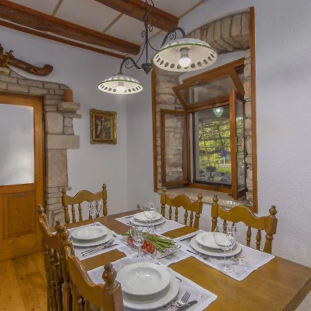 Lovely Holiday In Liznjan With Swimming Pool Holiday home