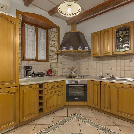 Lovely Holiday In Liznjan With Swimming Pool Holiday home Sisan